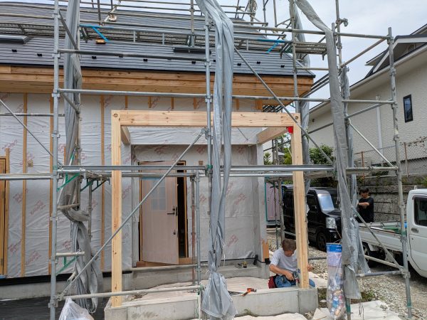 玄関屋根